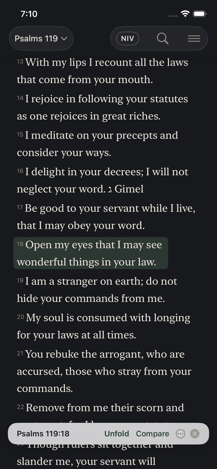 Versefold dark theme, reading Psalms with study actions.